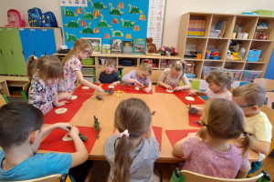 IV ZAJĘCIA O DINOZAURACH