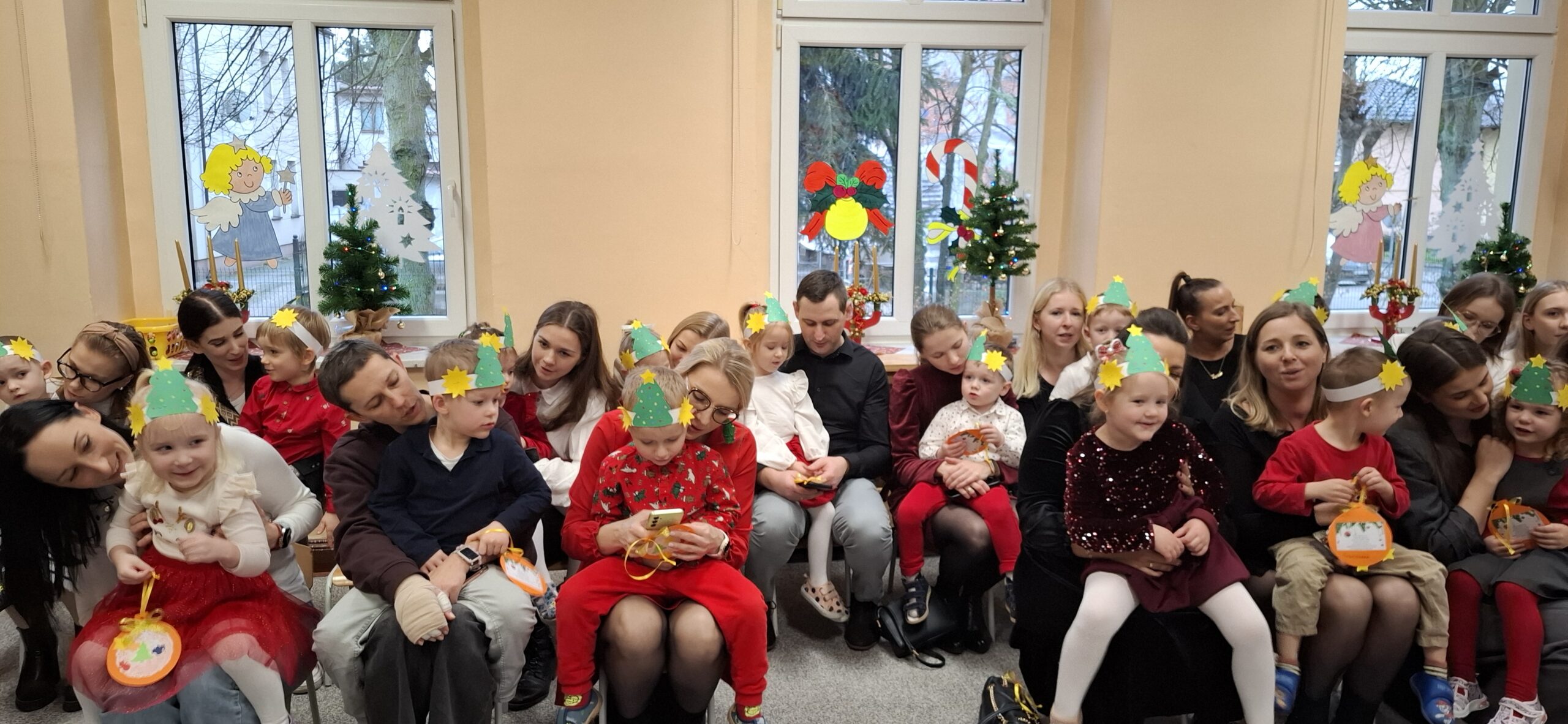 ŚWIĄTECZNE PRZEDSTAWIENIA