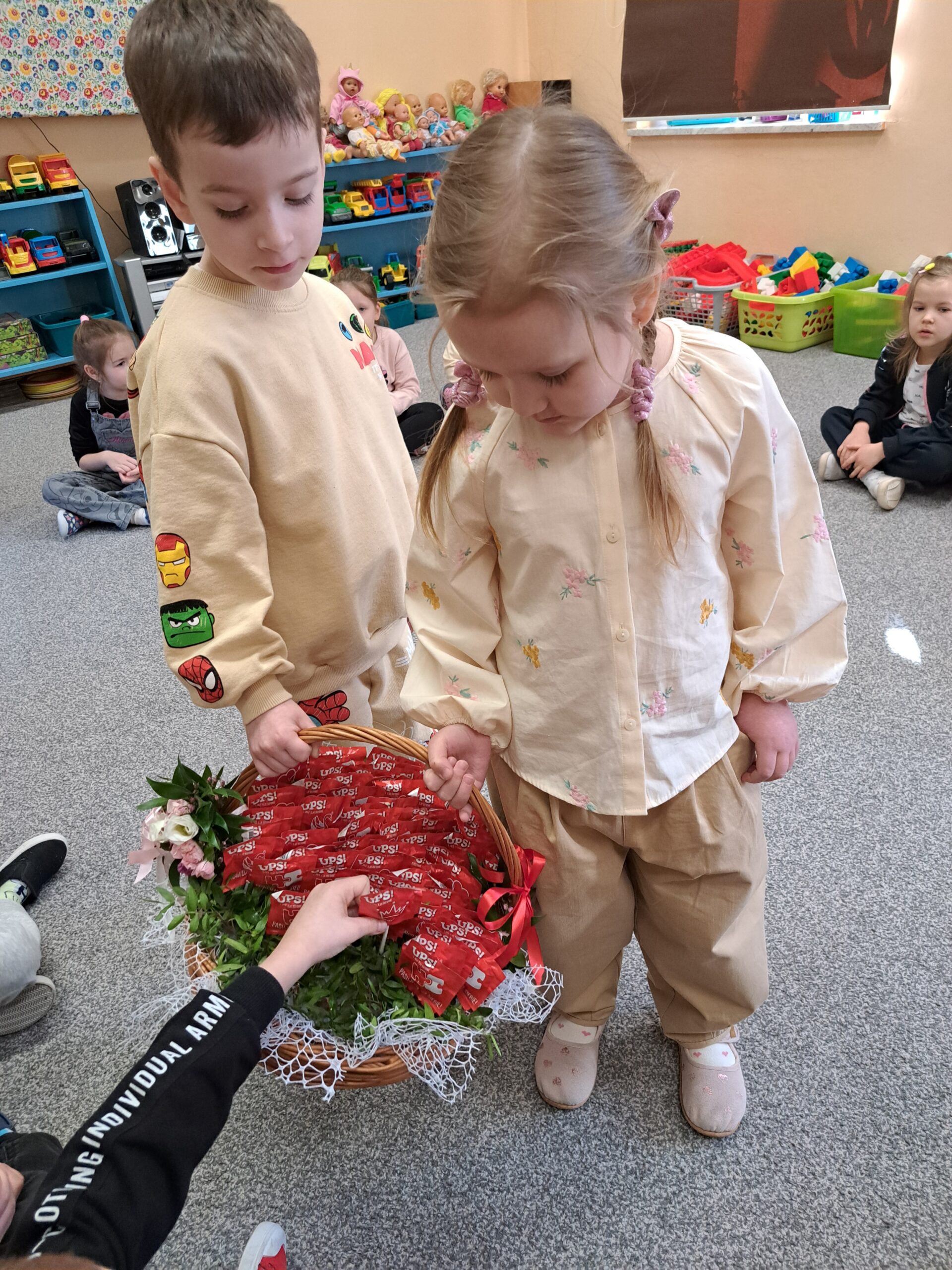 SŁODKI DZIEŃ KOBIET W PRZEDSZKOLU